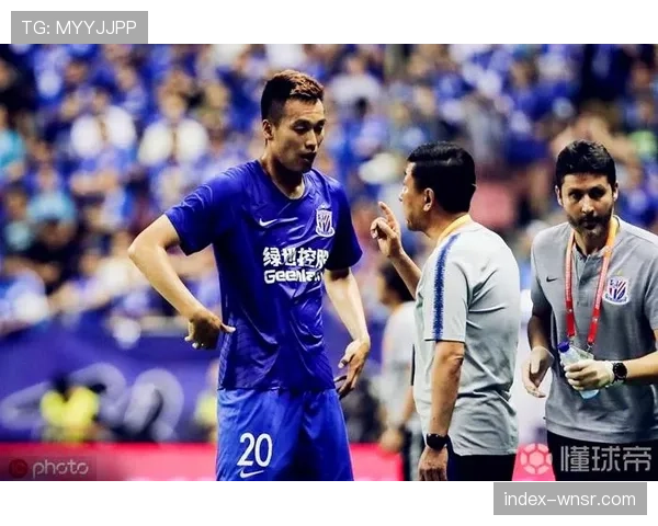 比尔森胜利中卫组合身高优势明显,争顶成功率保障防空安全