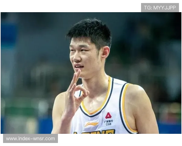 胡金秋二次进攻意识出色 冲抢补篮展现内线活力